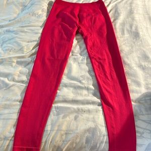 Aurola seamless scrunch leggings in color Pink. Size Medium. No size tag.